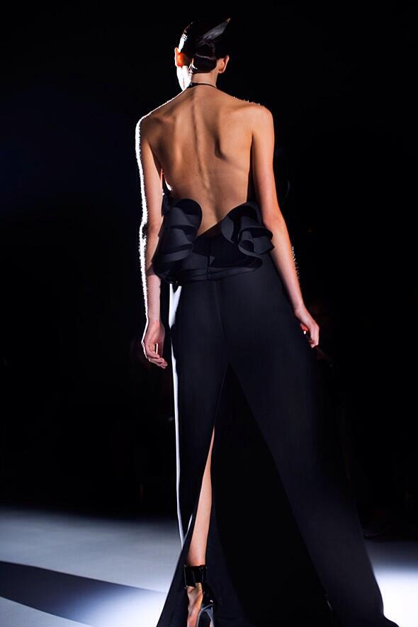 gucciblackbacklessdress