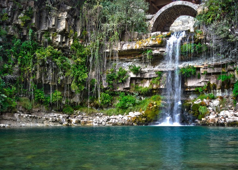 Adonis Waterfalls, Afqa (Via)