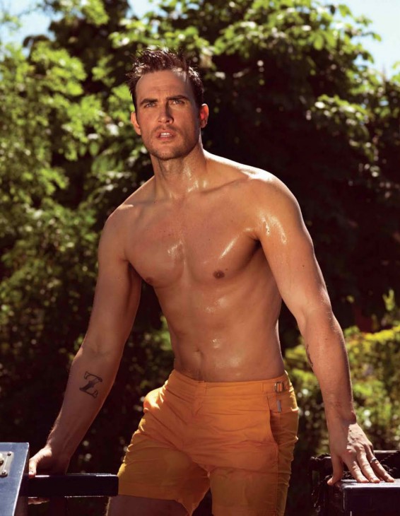 Cheyenne-Jackson-Attitude-gay-shirtless-3