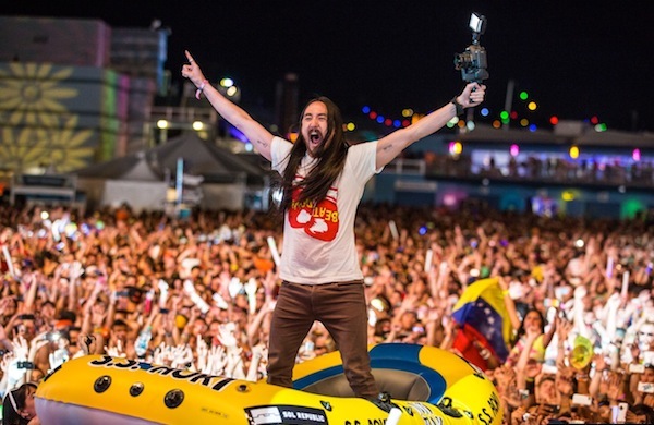 Steve-Aoki-boat