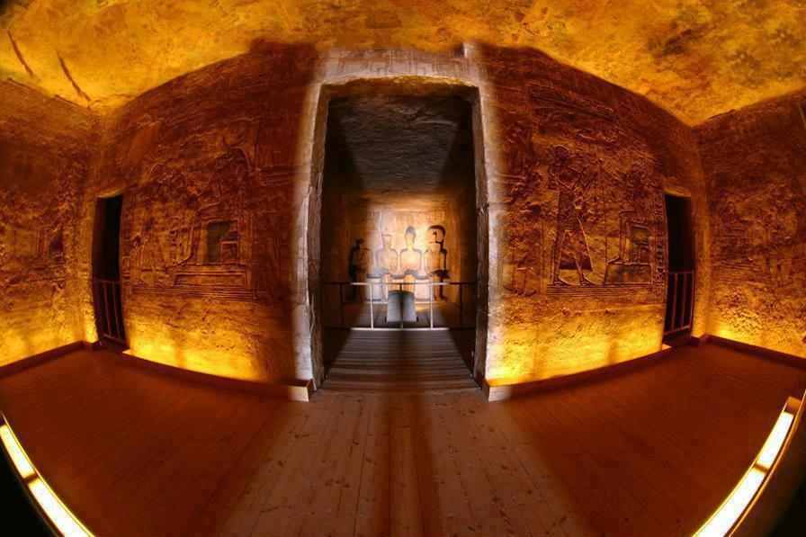 The statue of Ramses II