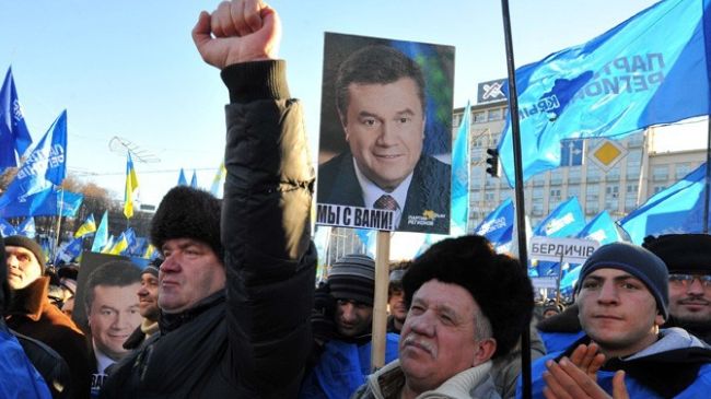 Supporters of newly ousted Ukrainian President Viktor Yanukovich at a rally