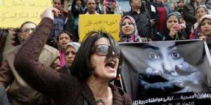 Egyptian-activist-chants-slogans