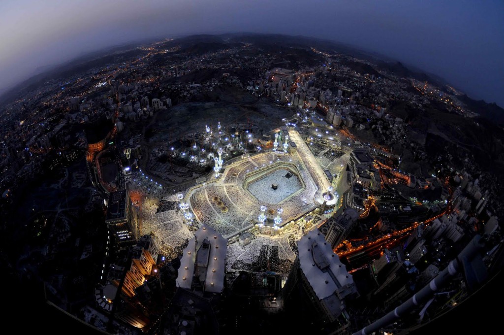 An aerial view of Makkah ()
