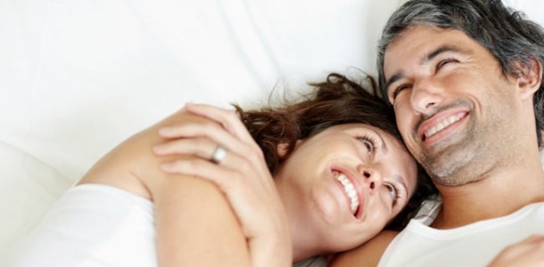 couple-laying-in-bed-610x300