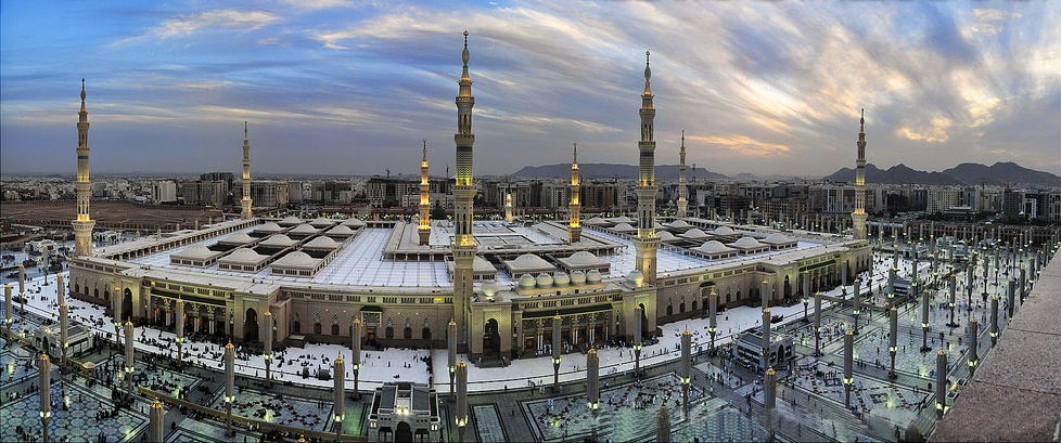 Al Masjid An Nabawi (Via)