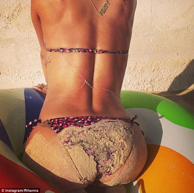 Rihanna Belfie