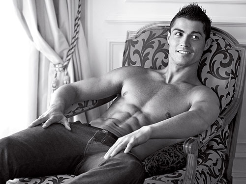 Cristiano-Ronaldo-Shirtless-Armani-Underwear-Ads-1