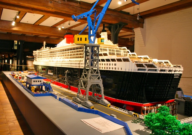 LEGO_Queen_Mary_2_model_-_Internationales_Maritimes_Museum_Hamburg