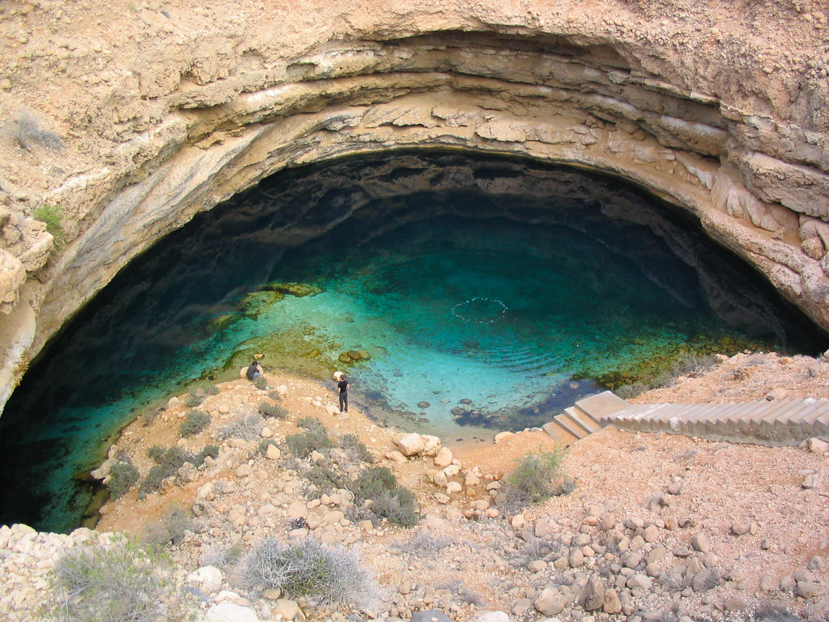 Bimmah Sink Hole (amazinplacesonearth.com)