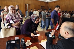 Egyptian expats in Jordan cast their vote (Muhammad Hamed/Reuters)