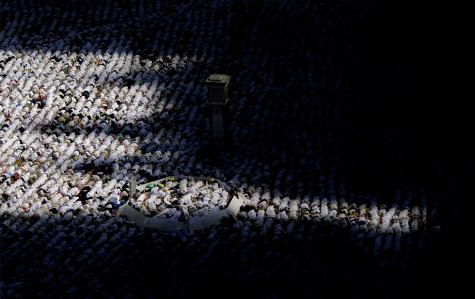 Tens-of-thousands-of-Muslim-pilgrims-move-around-the-Kaaba-the-black-cube-seen-at-center-inside-the-Grand-Mosque-during-the-annual-Hajj-in-Mecca-Saudi-Arabia-Tuesday-Dec.-9-2008.-AP-PhotoHassan-Ammar-960x605