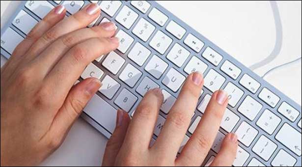 Woman-discovers-online-friend-ex-husband_6-8-2013_104358_l