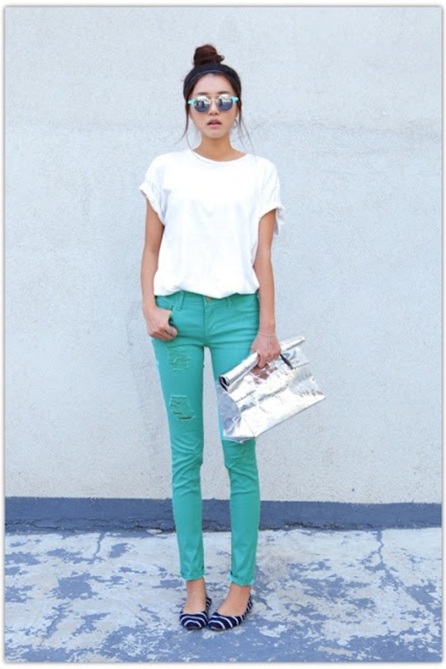 large_101_Different_Ways_to_Wear_a_White_T-shirt-1