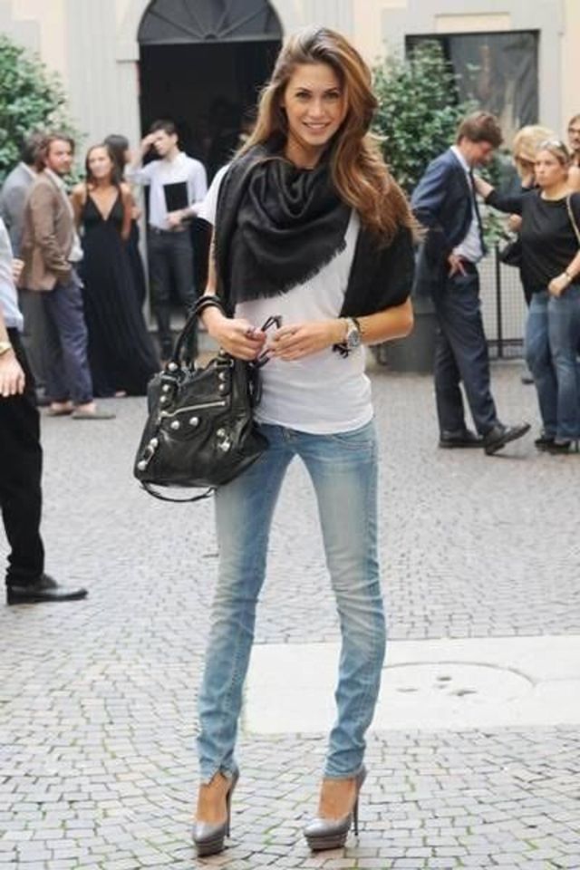 large_101_Different_Ways_to_Wear_a_White_T-shirt-2
