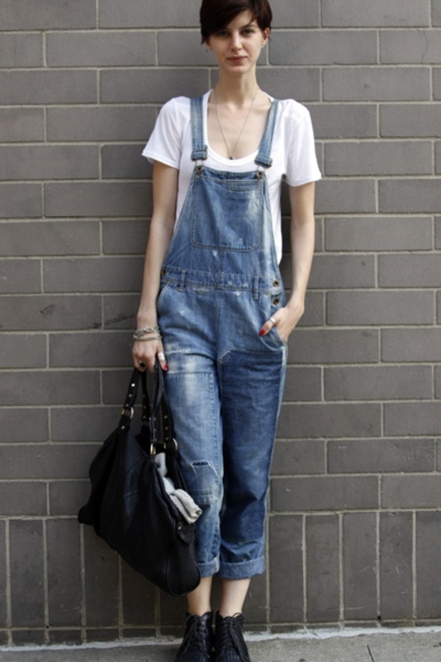 large_101_Different_Ways_to_Wear_a_White_T-shirt-21