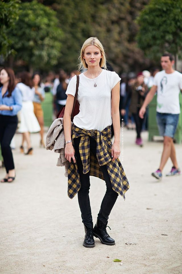 large_101_Different_Ways_to_Wear_a_White_T-shirt-24