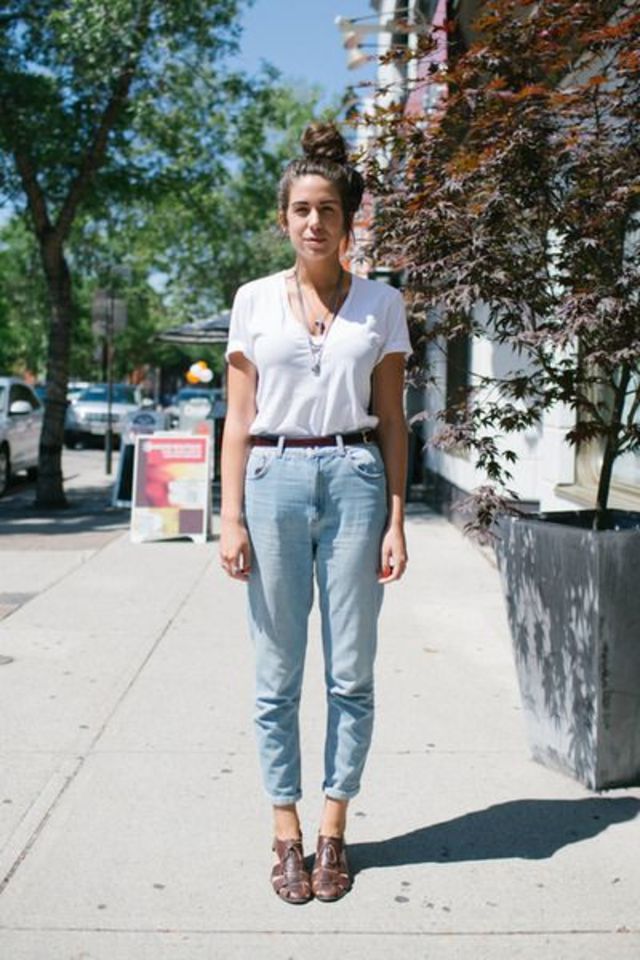 large_101_Different_Ways_to_Wear_a_White_T-shirt-45