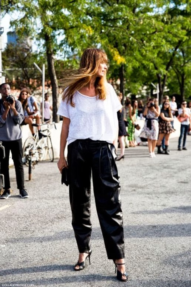 large_101_Different_Ways_to_Wear_a_White_T-shirt-56