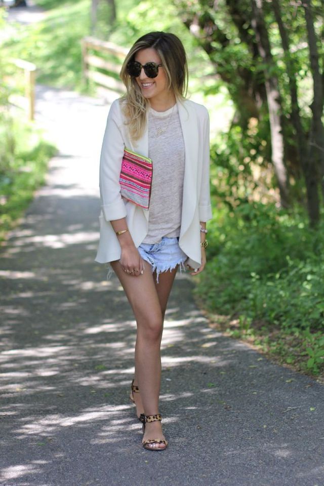 large_101_Different_Ways_to_Wear_a_White_T-shirt-57