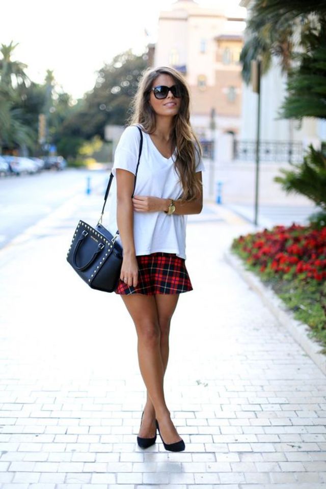 large_101_Different_Ways_to_Wear_a_White_T-shirt-63