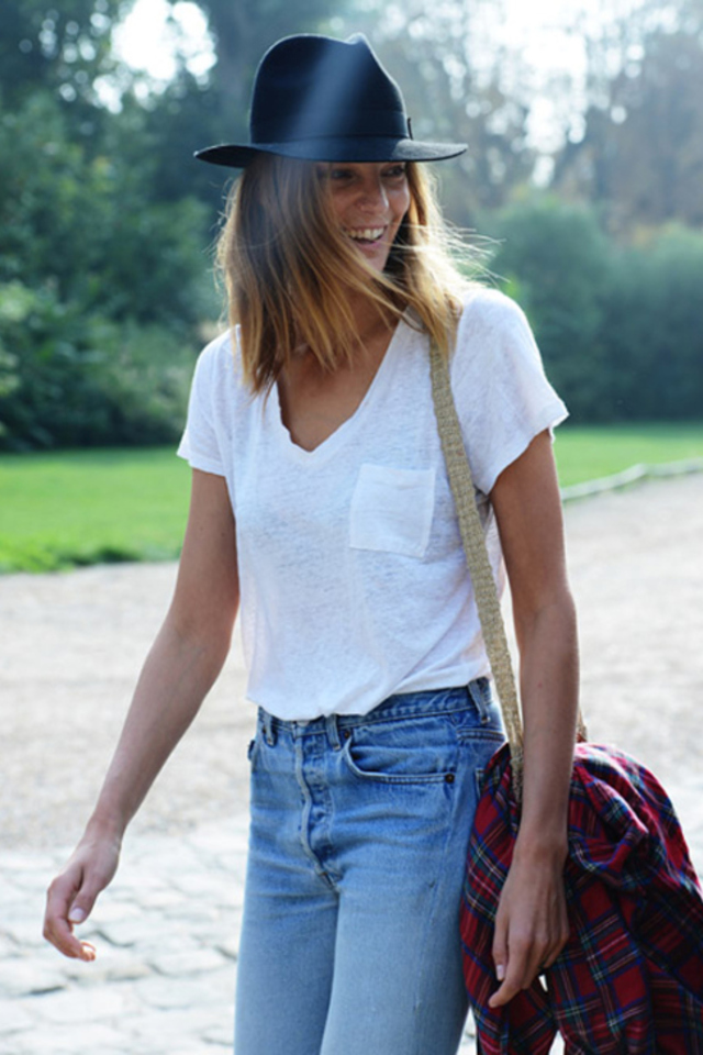 large_101_Different_Ways_to_Wear_a_White_T-shirt-96