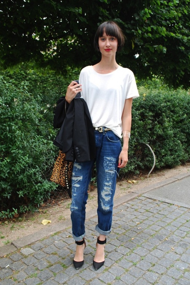large_101_Different_Ways_to_Wear_a_White_T-shirt-99
