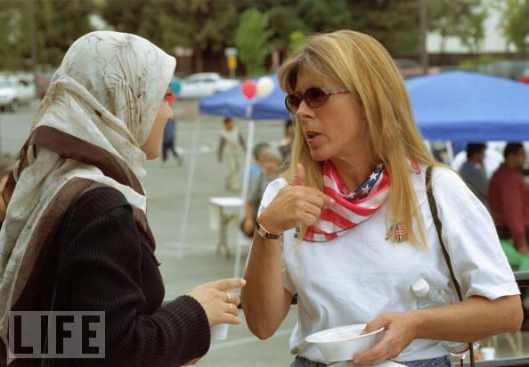 muslim-and-non-muslim-woman