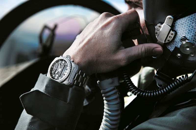 BREITLING-SMARTWATCH-RECHARGABLE-BATTERY-WATCH-FOR-PILOTS-2