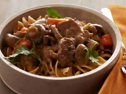 FNK_Healthy-Pressure-Cooker-Beef-Stroganoff_s4x3.jpg.rend.sni12col.landscape
