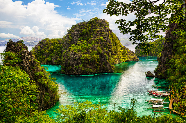 100 Islands, Quezon, Philippines (Christian Ronnell/flickr)