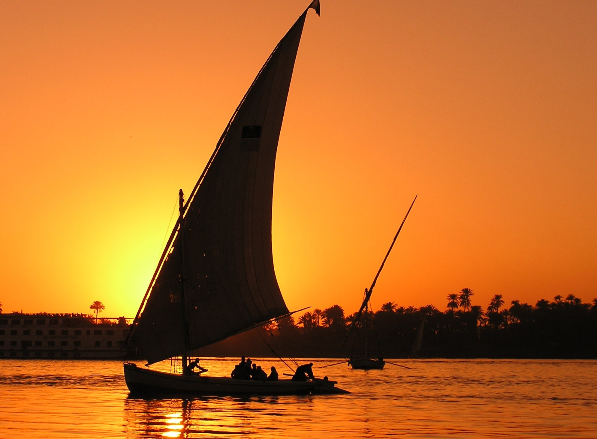 h-brace-felucca-sunset1