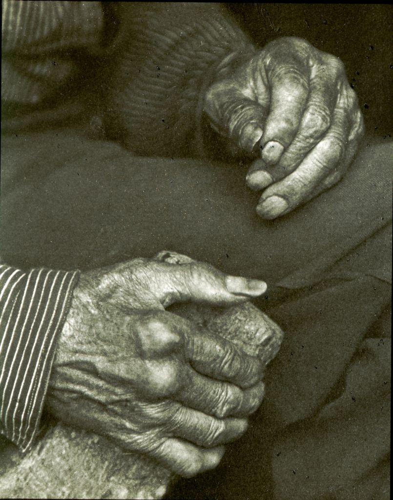 Doris_Ulmann_-_Laborers_hands