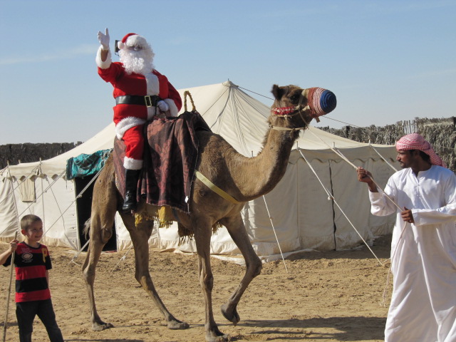 abet-desert-safari-abu-dhabi-christmas-santa-makes-a-desert-safari-trip-3