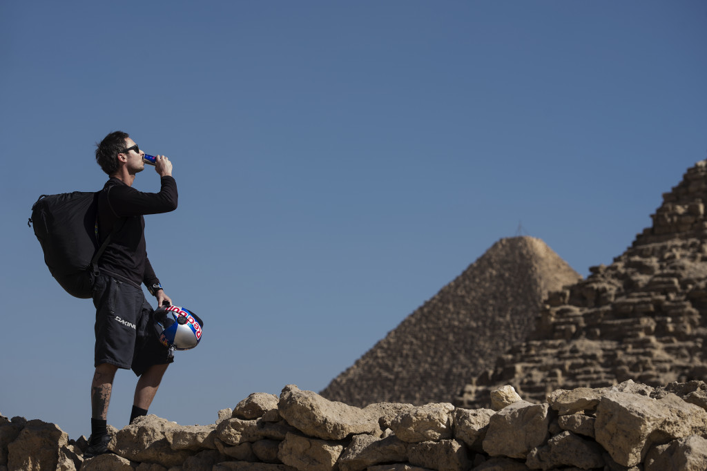 Leap of Wonder - Cedric Dumont in front of the Pyramids MW