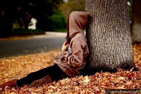 alone-girl-waiting-someone-sad-broken-heart-tree