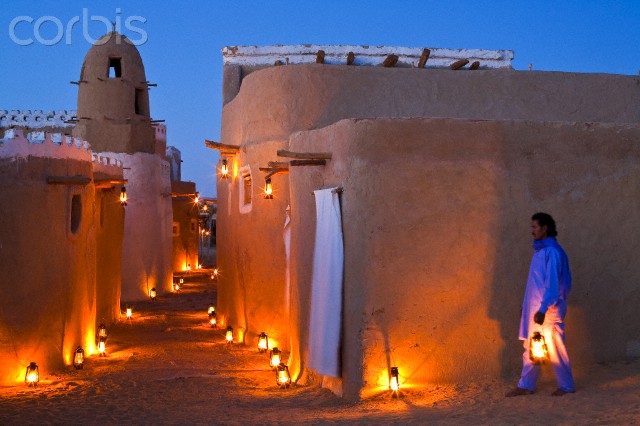 Egypt, Lower Egypt, Libyan Desert, Bahareyya Oasis, Lazuli Lodge, Ecolodge, the main lane without electricity at dusk, the mosque in the background