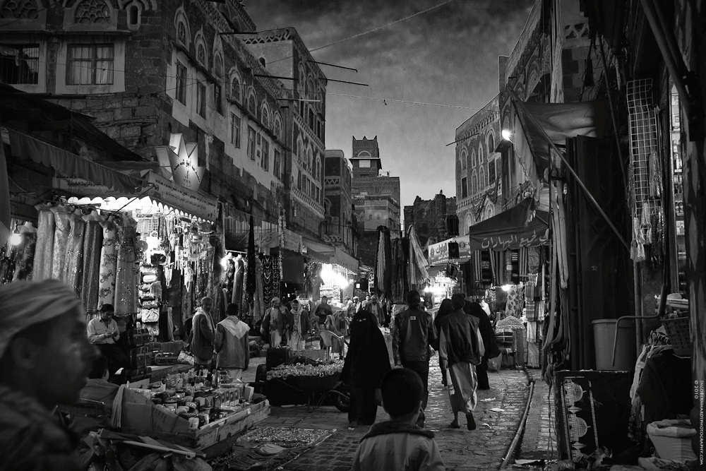 "Yemen Nightlife" - A souq in Sana'a (Ingo Bernhardt/500px)