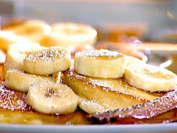 0044833F4_banana-sour-cream-pancakes_s4x3.jpg.rend.sni18col