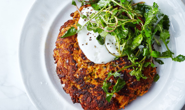 carrot-pancakes-with-salted-yogurt-940x560