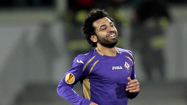 FLORENCE, ITALY - FEBRUARY 26: Mohamed Salah of ACF Fiorentina celebrates after scoring a goal during the UEFA Europa League Round of 32 match between  ACF Fiorentina and Tottenham Hotspur FC at Artemio Franchi stadium on February 26, 2015 in Florence, Italy.  (Photo by Gabriele Maltinti/Getty Images)
