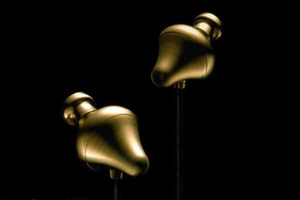 42890733-earphones1.600x400