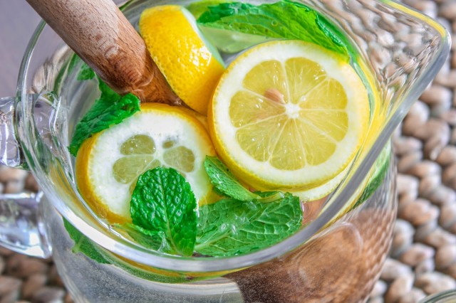 lemon & mint detox water