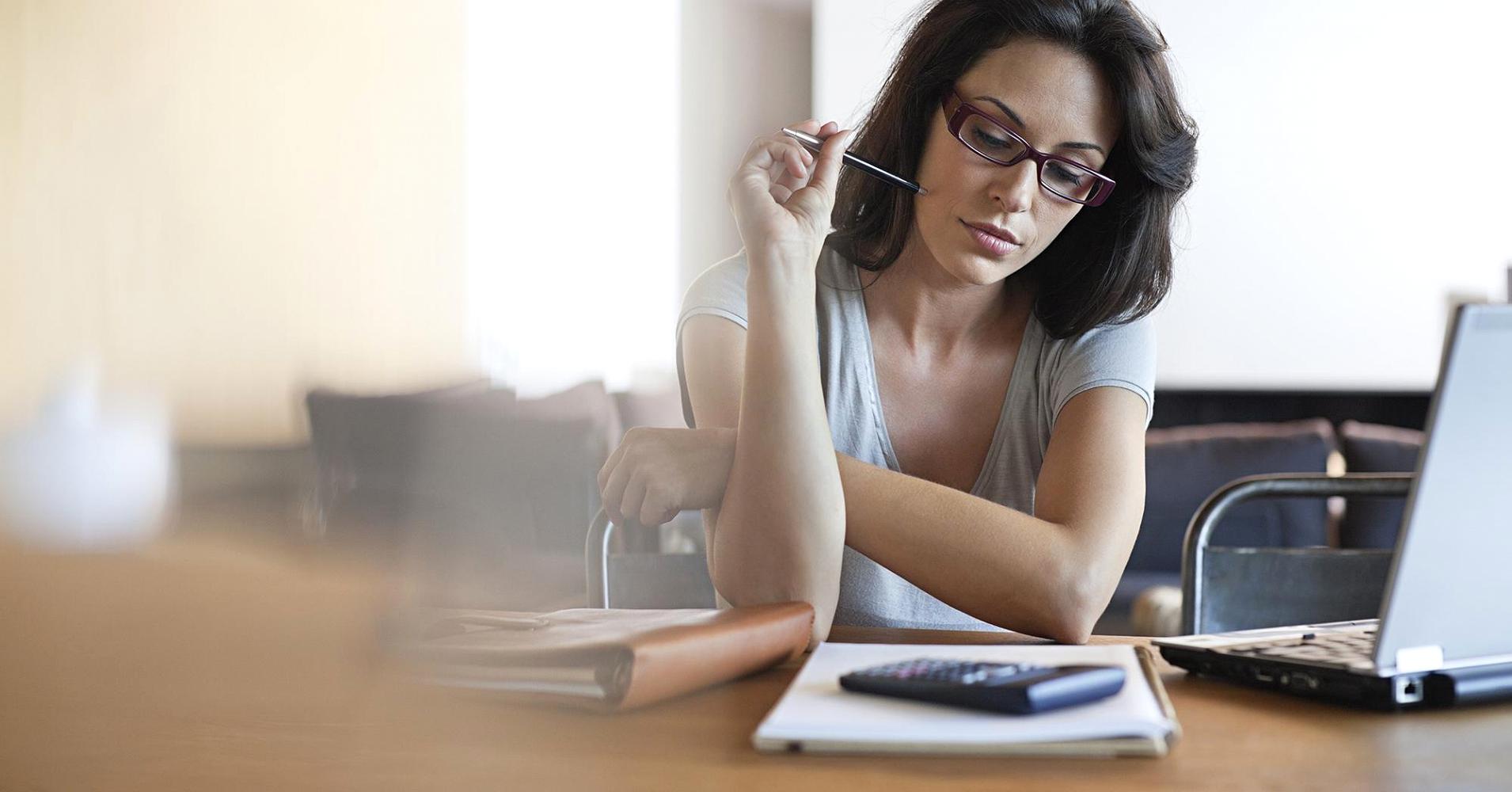 101923334-women-finances.1910x1000