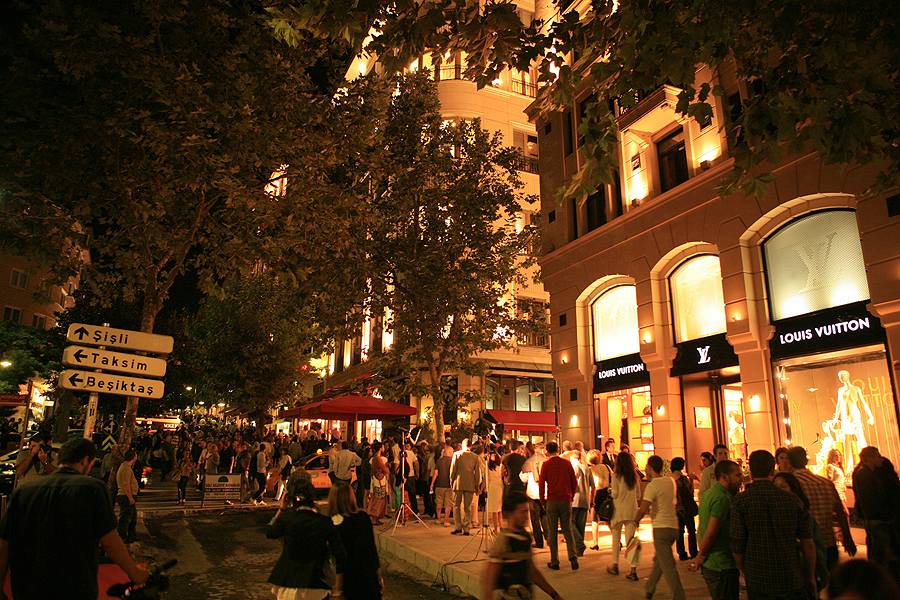 FASHION'S NIGHT OUT ISTANBUL-NISANTASI ETKINLIGI