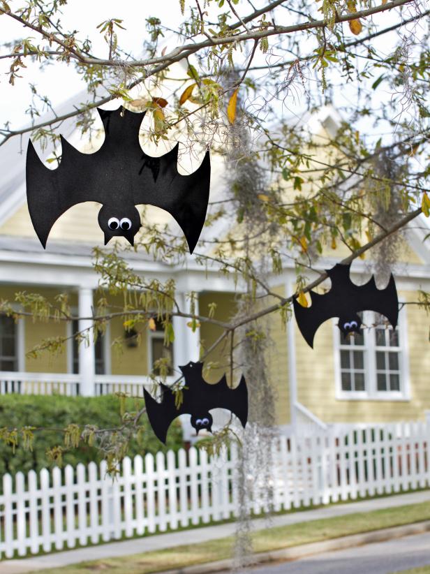 original_Layla-Palmer-Halloween-hanging-bats-beauty1_3x4.jpg.rend.hgtvcom.616.822