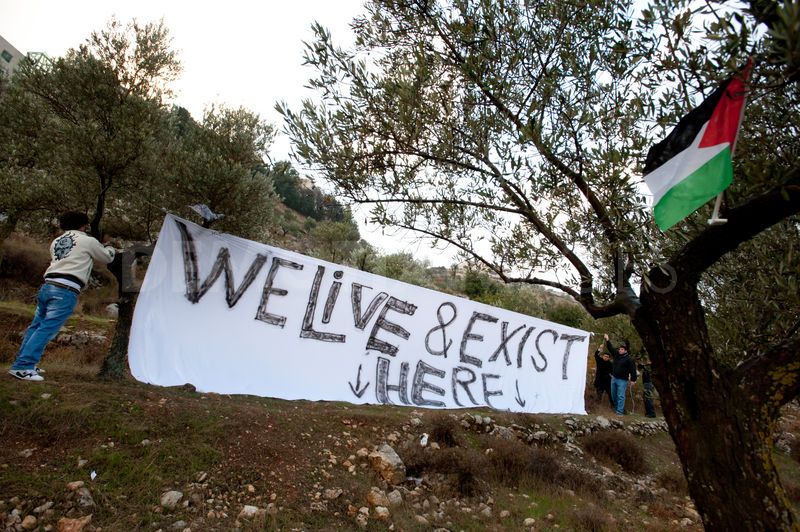 1321691025-palestinian-christians-join-mass-protest-against-israeli-wall_931311