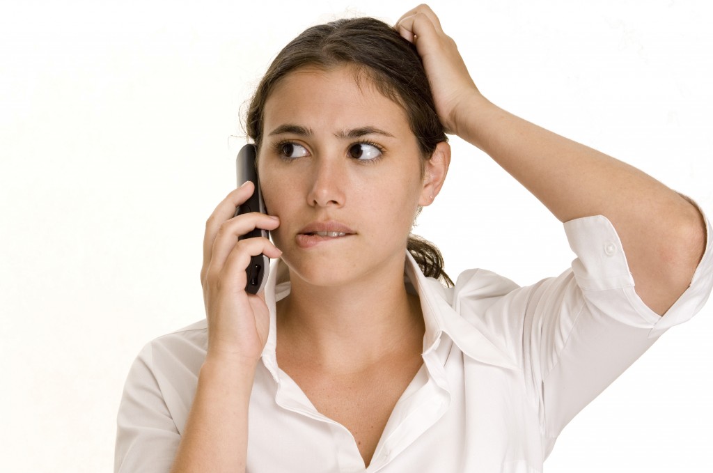 confused-woman-phone