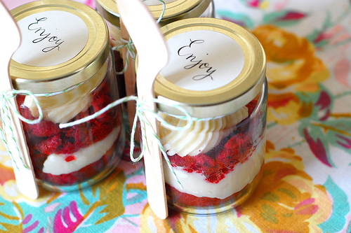 Cupcakes-in-a-Jar-DIY-Wedding-Favor-Ideas
