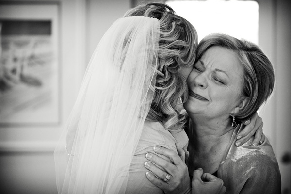 emotional-moment-between-mom-and-bride-by-melissa-hopkins-scott-hopkins-photography